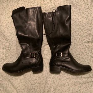 NWOT Black, block heel boots